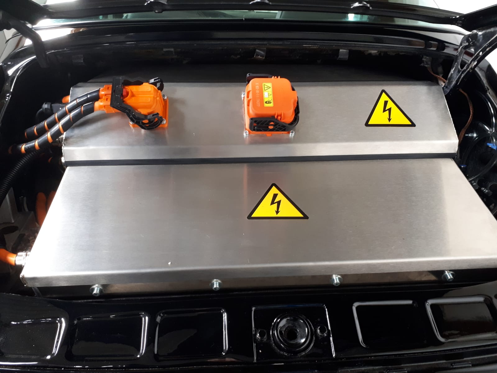 Porsche 911 EV front batteries