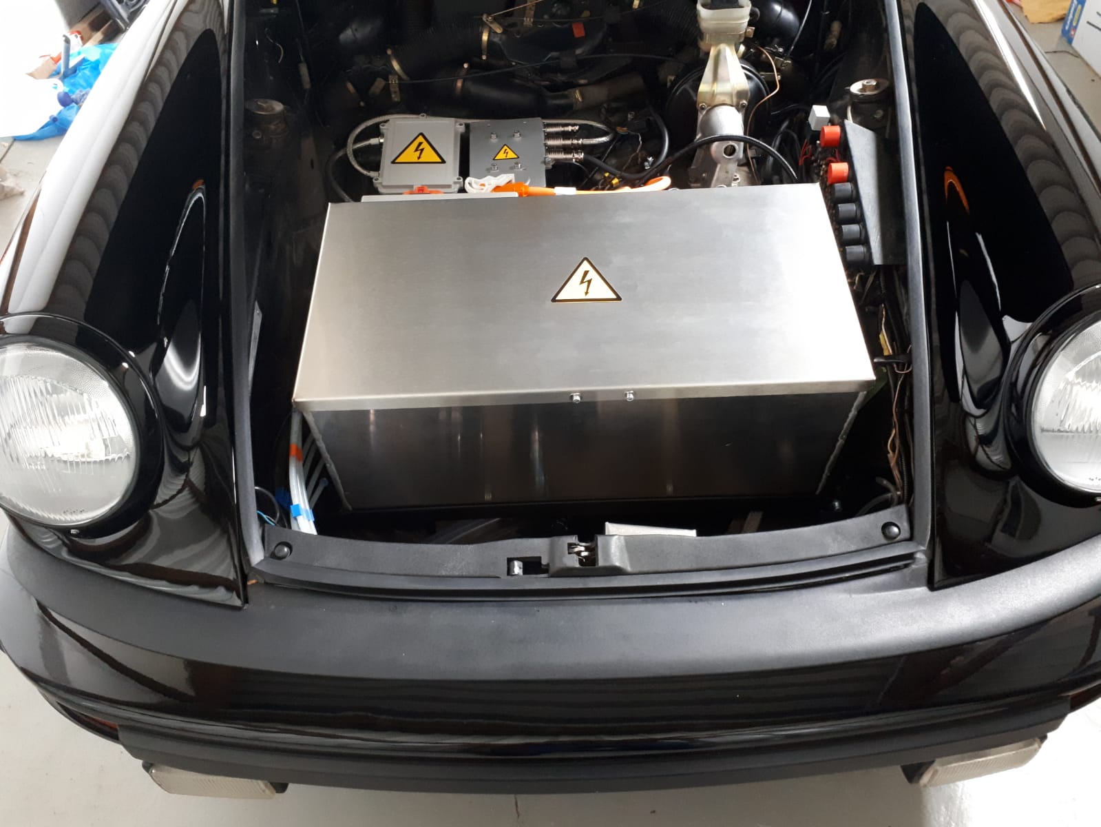 Porsche 911 EV front batteries
